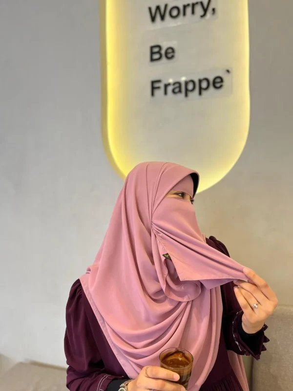 dina niqb دينا نقاب